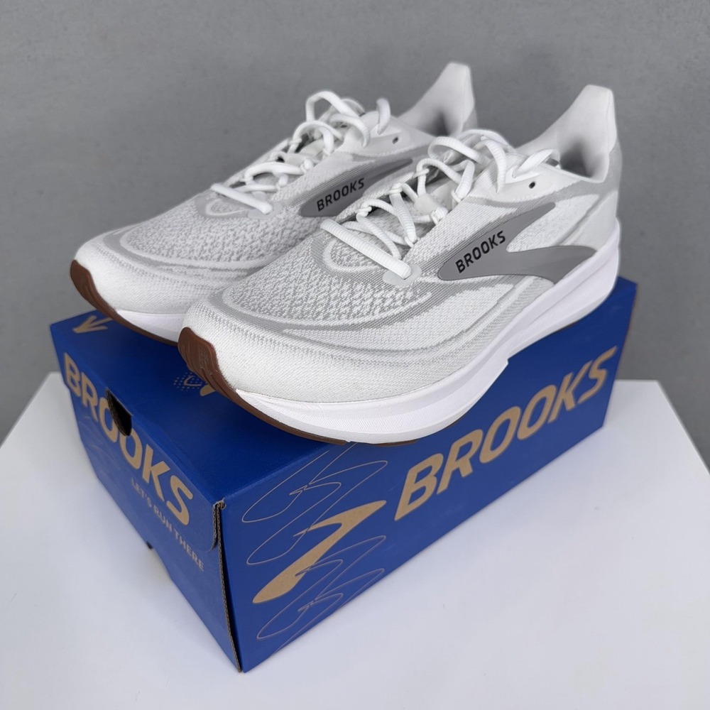 Brooks Shoes Womens Size 10.5 White Revel 9 Lightweight Running Sneakers Mesh
